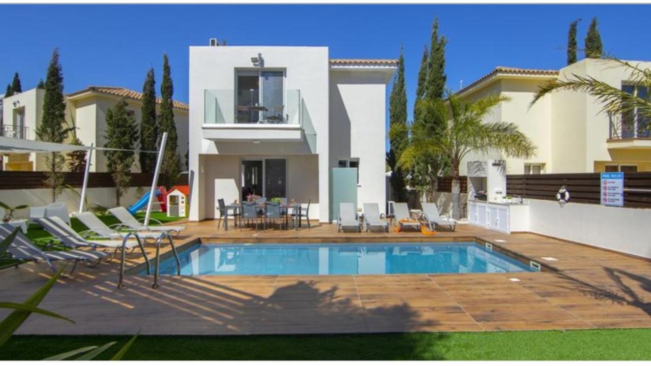 Tsokkos Family Villa - Pool Garden Walk To Beach Protaras Exteriör bild