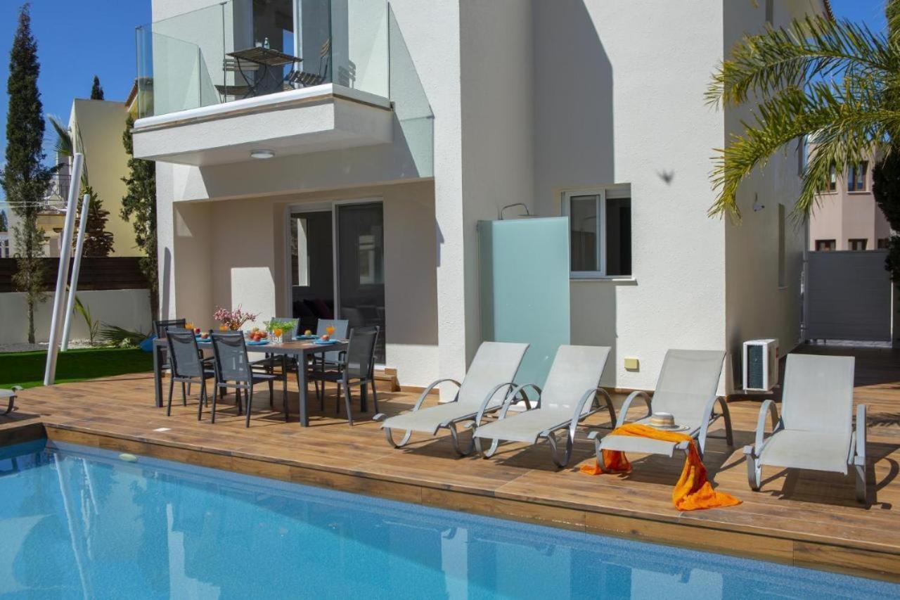 Tsokkos Family Villa - Pool Garden Walk To Beach Protaras Exteriör bild