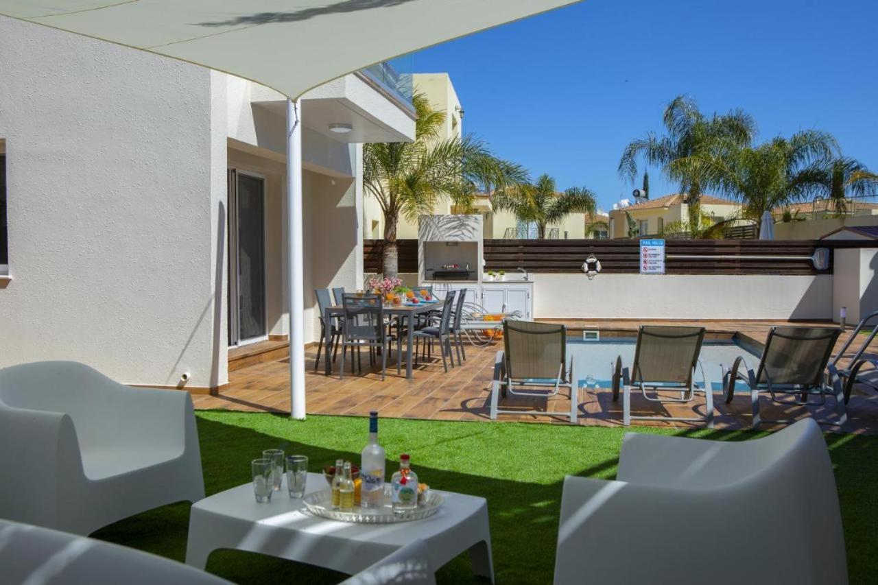 Tsokkos Family Villa - Pool Garden Walk To Beach Protaras Exteriör bild