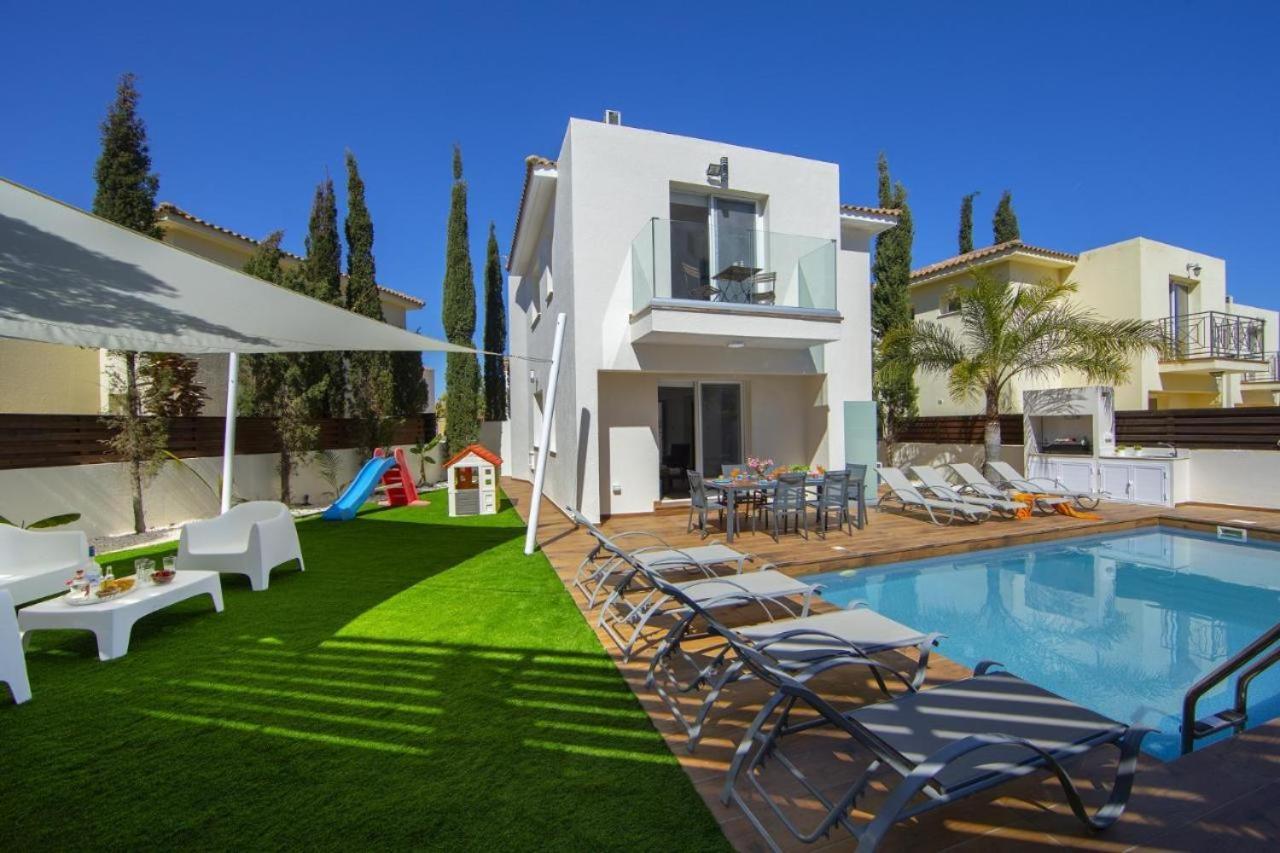 Tsokkos Family Villa - Pool Garden Walk To Beach Protaras Exteriör bild