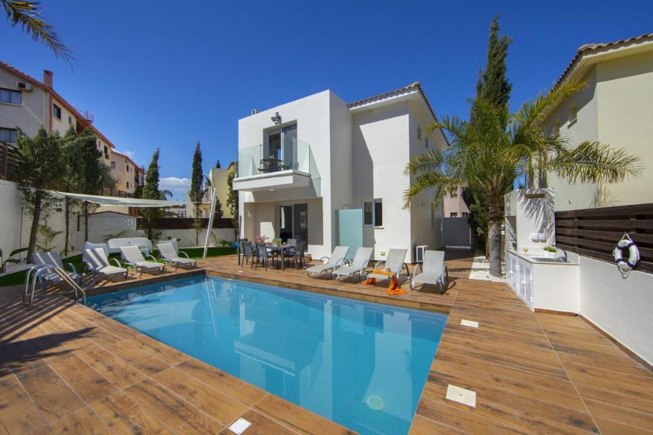 Tsokkos Family Villa - Pool Garden Walk To Beach Protaras Exteriör bild