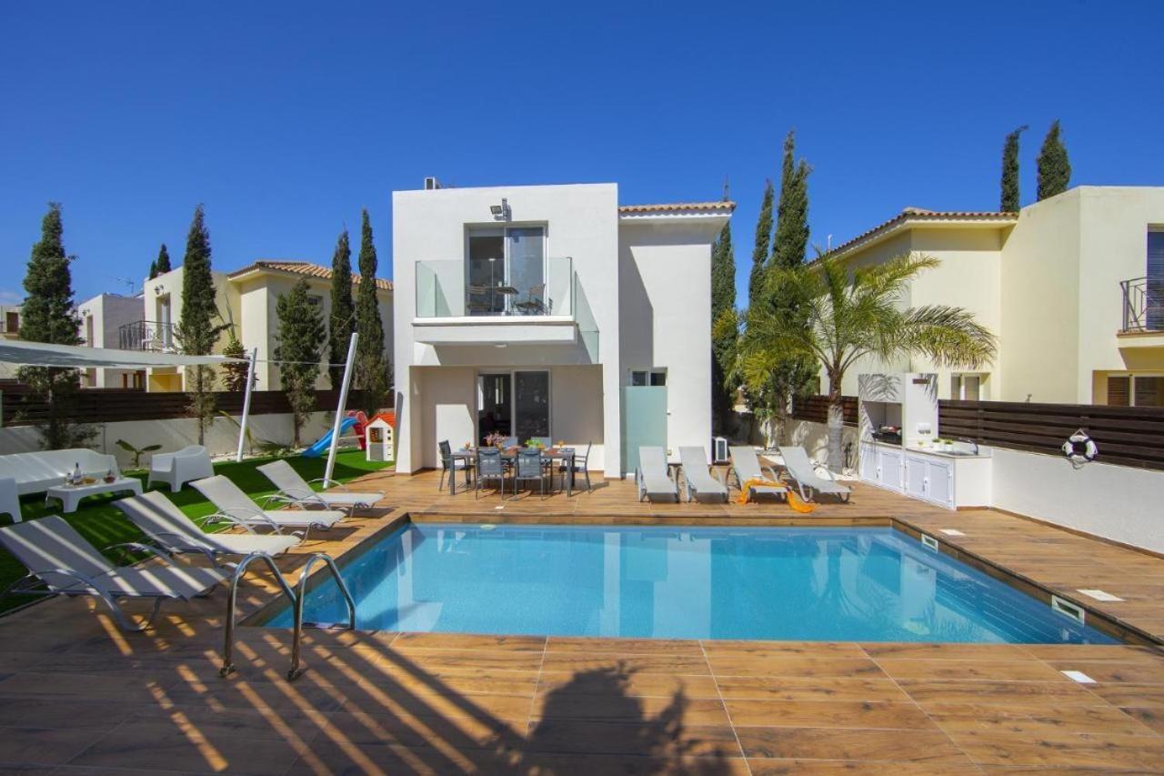 Tsokkos Family Villa - Pool Garden Walk To Beach Protaras Exteriör bild