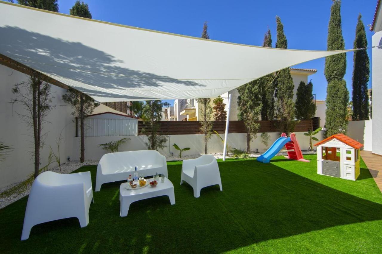Tsokkos Family Villa - Pool Garden Walk To Beach Protaras Exteriör bild