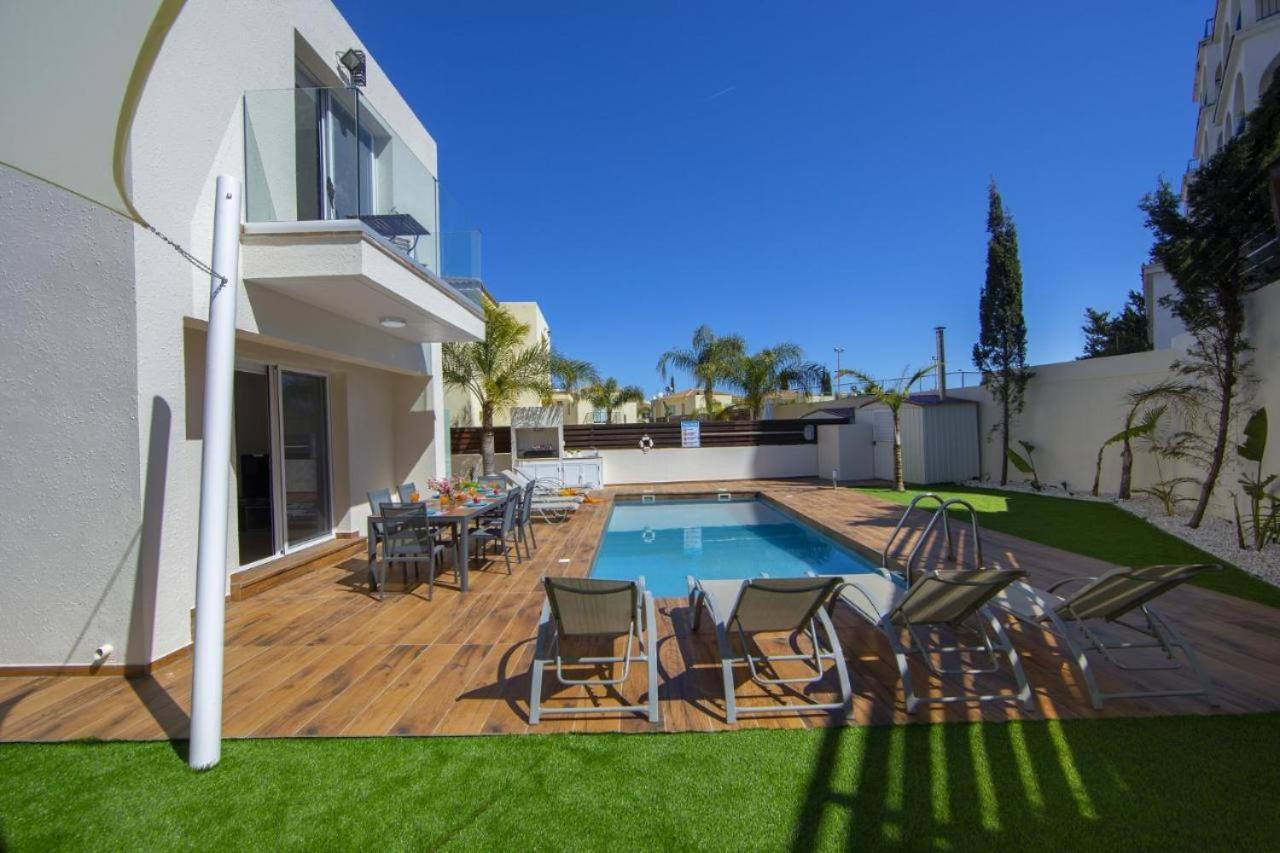 Tsokkos Family Villa - Pool Garden Walk To Beach Protaras Exteriör bild