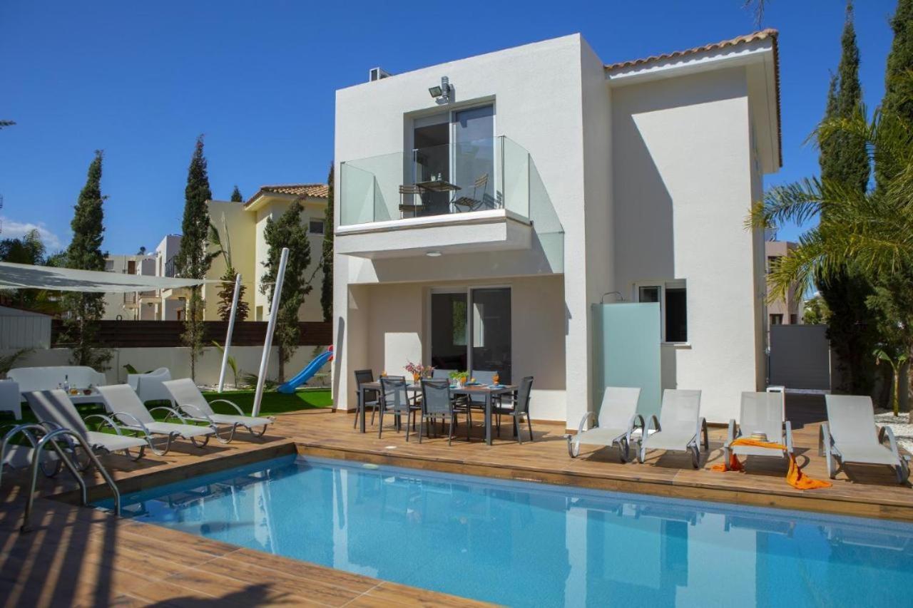 Tsokkos Family Villa - Pool Garden Walk To Beach Protaras Exteriör bild
