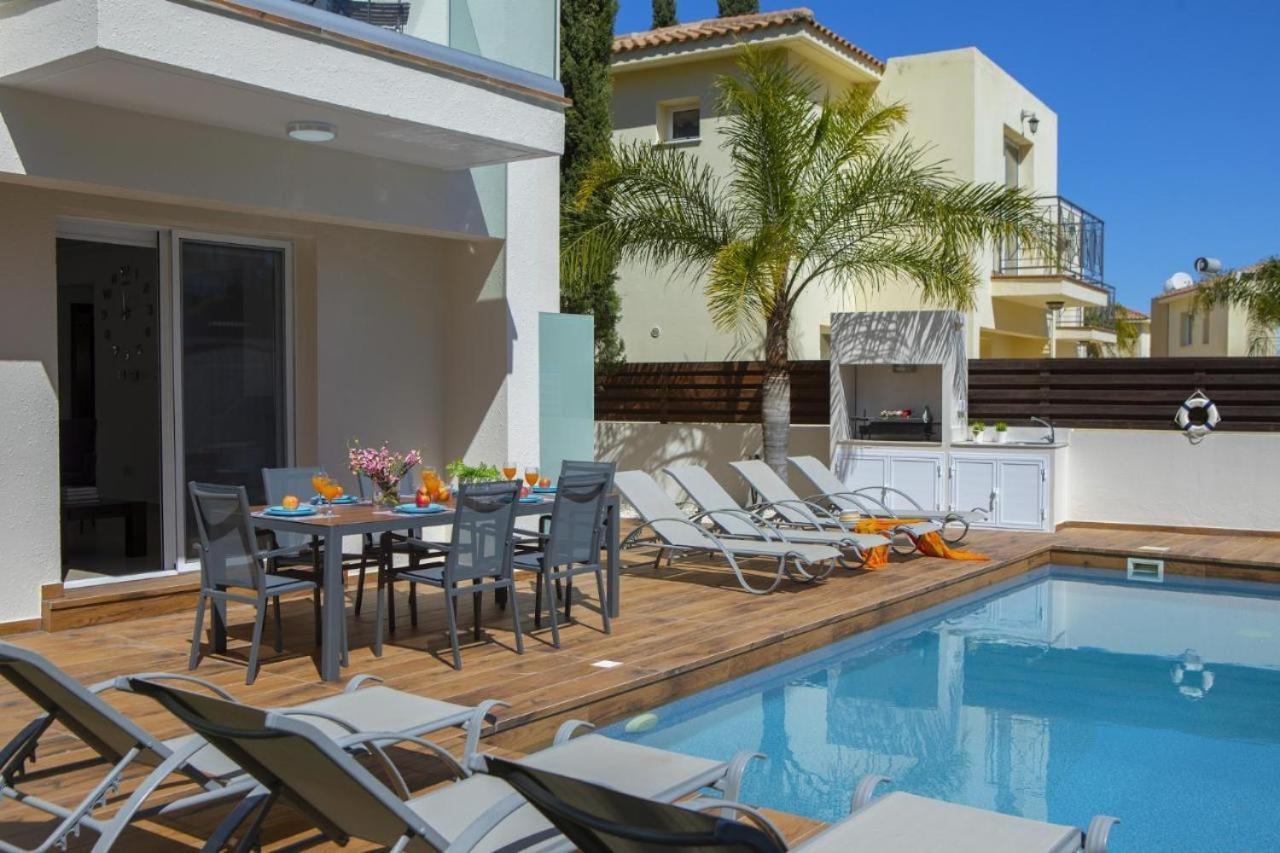 Tsokkos Family Villa - Pool Garden Walk To Beach Protaras Exteriör bild