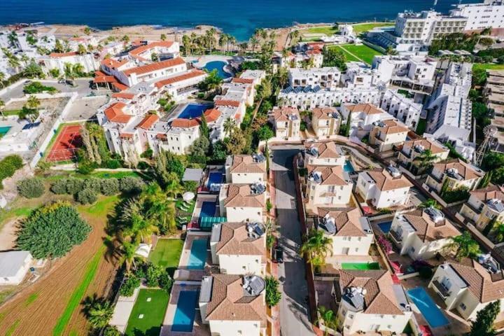 Tsokkos Family Villa - Pool Garden Walk To Beach Protaras Exteriör bild